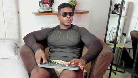 Snapshot of leonardo_jones1 chatting on 02.19.26 Leandro jones online show from 02.19.26