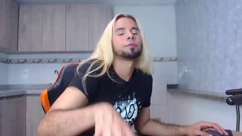 Snapshot of leonboom chatting on 03.03.25 Tom Rider online show from 03.03.25