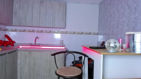 Snapshot of leonboom chatting on 09.10.25 Tom Rider online show from 09.10.25