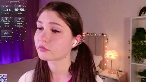 Nicole Moore online show from 11.19.25