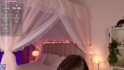 Nicole Moore online show from 11.26.25