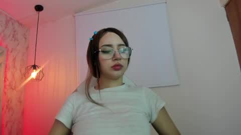 Snapshot of leri_rose_ chatting on 05.25.26 online show from 05.25.26