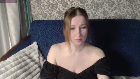 Snapshot of lesanamagic chatting on 10.18.25 LesanaMagic online show from 10.18.25