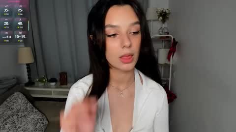 Snapshot of lesi_kiss chatting on 11.04.25 Bella online show from 11.04.25