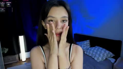 Snapshot of lesi_kiss chatting on 11.23.25 Bella online show from 11.23.25