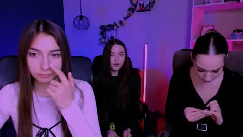 leslie_bird online show from 03.12.26