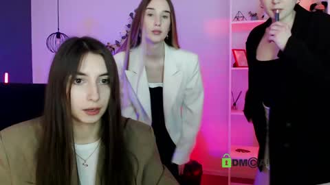 leslie_bird online show from 05.08.26