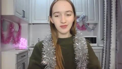  LESLIE   online show from 12.21.24