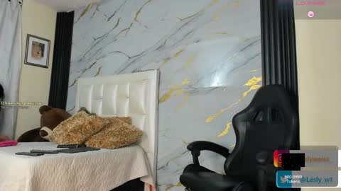 Snapshot of lesly_w chatting on 05.12.26 I am here from Monday to Friday from 730 am to 130 pm Colombia time and saturday from 500 am to 1000 am .... Soon Blue page online show from 05.12.26