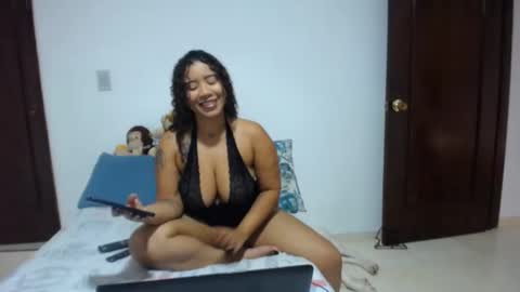 Snapshot of leslycarsson chatting on 01.20.25 lesly online show from 01.20.25