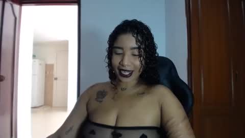 Snapshot of leslycarsson chatting on 02.19.25 lesly online show from 02.19.25