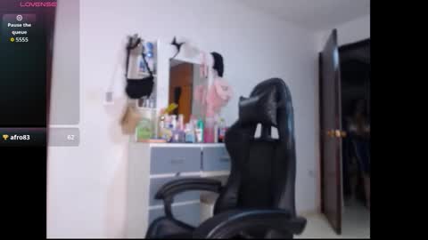 Snapshot of leslycarsson chatting on 10.18.25 lesly online show from 10.18.25