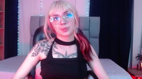 Less  online show from 02.02.25