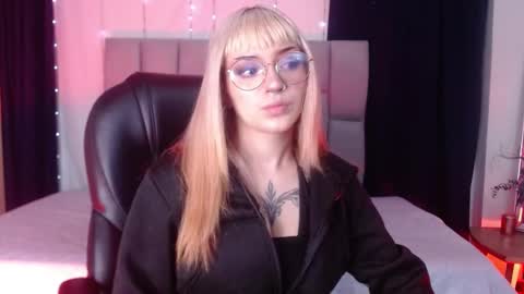 Less  online show from 02.09.25