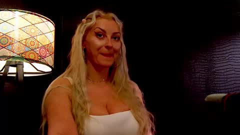 Snapshot of leticiareys chatting on 01.17.26 leticiareys online show from 01.17.26