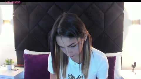 Snapshot of letiziia_sky chatting on 05.25.26 letiziia online show from 05.25.26