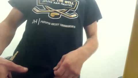 letmehitthat1986 online show from 10.19.25