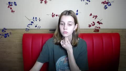 Snapshot of letty_curly chatting on 12.14.24 letty_curly online show from 12.14.24