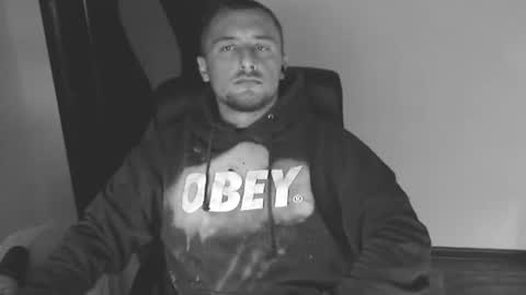 Snapshot of lev1ngston chatting on 10.16.25 lev1ngston online show from 10.16.25