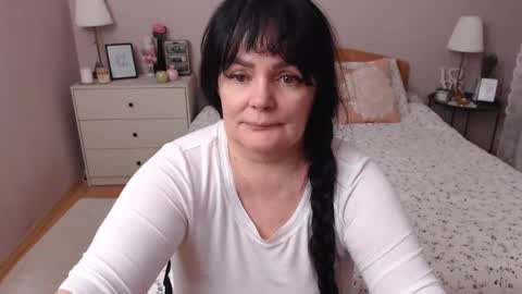 Snapshot of leveme2night chatting on 12.04.24 Mary online show from 12.04.24
