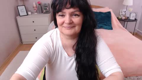 Snapshot of leveme2night chatting on 05.19.26 Mary online show from 05.19.26