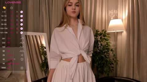 Snapshot of leviavillat chatting on 11.22.25 Rita online show from 11.22.25