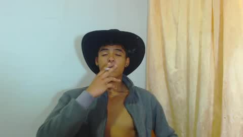 Snapshot of lewis_ly chatting on 04.11.26 i am lewis ly EDUARDO MEMDOZA15 online show from 04.11.26