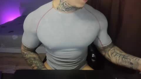 Snapshot of lewis_muscleee chatting on 03.31.26 blablablack online show from 03.31.26