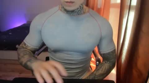 Snapshot of lewis_muscleee chatting on 04.07.26 blablablack online show from 04.07.26