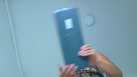 Snapshot of lexadominant__ chatting on 05.21.26 L E X A online show from 05.21.26
