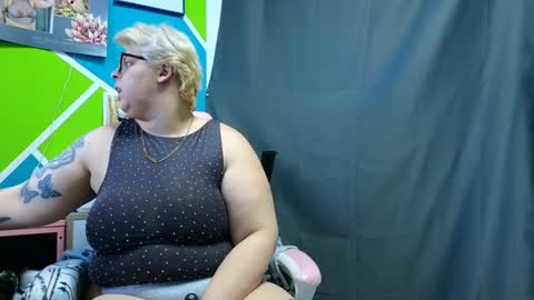 Snapshot of lexi2810 chatting on 01.10.25 Lexi und Lex online show from 01.10.25
