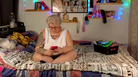 Snapshot of lexi2810 chatting on 01.12.25 Lexi und Lex online show from 01.12.25