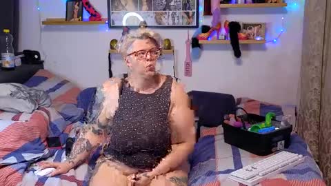 Snapshot of lexi2810 chatting on 01.14.25 Lexi und Lex online show from 01.14.25