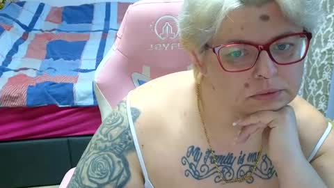 Snapshot of lexi2810 chatting on 01.15.25 Lexi und Lex online show from 01.15.25