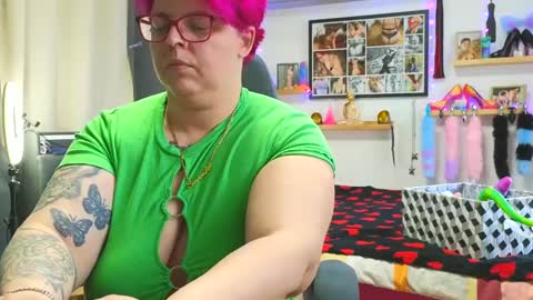 Snapshot of lexi2810 chatting on 02.25.25 Lexi und Lex online show from 02.25.25