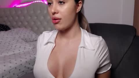 Snapshot of lexxyselena chatting on 09.15.25 Lexxyselena online show from 09.15.25