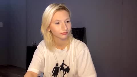 Snapshot of leyasaolee chatting on 12.02.25 Leya online show from 12.02.25