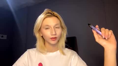 Snapshot of leyasaolee chatting on 12.03.25 Leya online show from 12.03.25