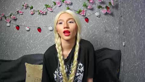 Snapshot of leyasaolee chatting on 02.18.26 Leya online show from 02.18.26