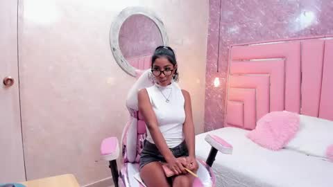 Leyla online show from 12.30.24