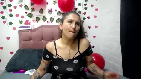 Snapshot of leyla_horny_bg chatting on 02.15.25 leyla_horny_bg online show from 02.15.25