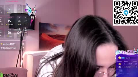 Snapshot of leylamirage chatting on 04.18.26 leylamirage online show from 04.18.26