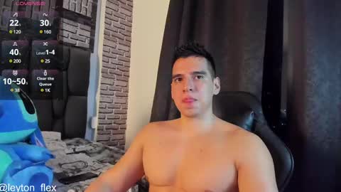 Snapshot of leyton_flexx chatting on 02.20.25 L E Y T O N online show from 02.20.25