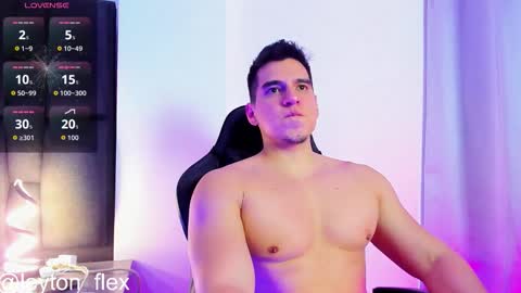 Snapshot of leyton_flexx chatting on 10.16.25 L E Y T O N online show from 10.16.25