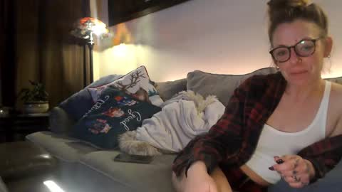 Snapshot of lezzrene chatting on 12.06.24 Hornystonerchick online show from 12.06.24