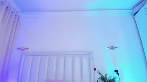 Snapshot of li_baby chatting on 03.15.26 Shaya MILKY BOOBS online show from 03.15.26