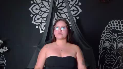 Snapshot of lia_avalon chatting on 07.18.26 Lia Avalon online show from 07.18.26