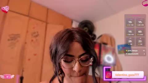 V A L  online show from 02.13.25