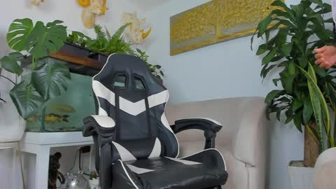 lia_lovelly online show from 04.05.26