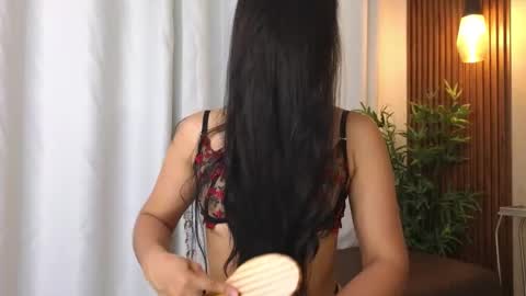 Snapshot of lia_mar_ chatting on 10.03.25 LIA online show from 10.03.25